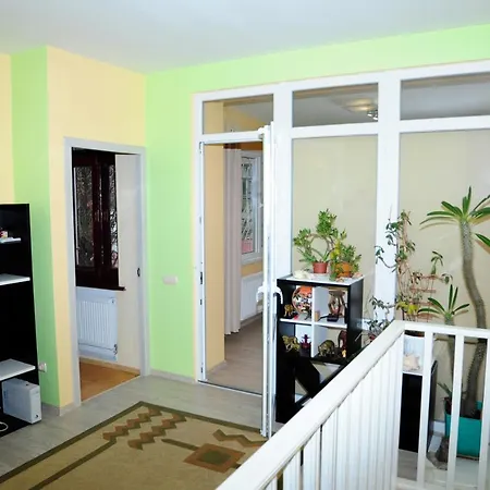 On Kanatna Street 57 Homestay